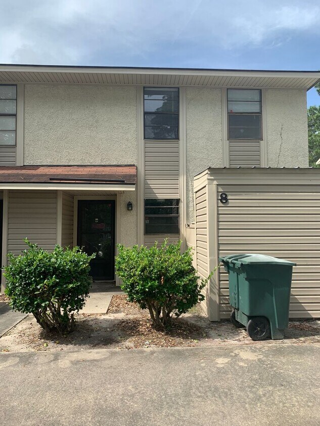 Primary Photo - 901 Olmstead Dr