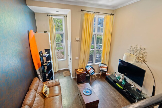 Foto del edificio - 379 Kingston Ct