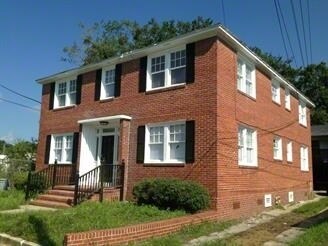 Primary Photo - 2889 College St