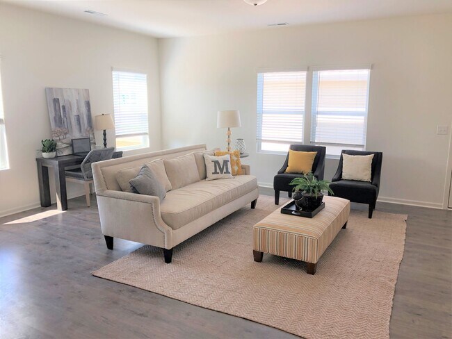 Building Photo - BEAUTIFUL 3 Bedroom Townhome Bonterra Vill...