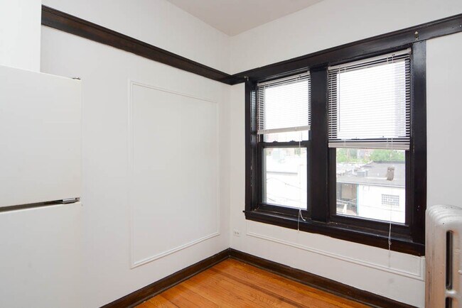Foto del edificio - 824 W Waveland