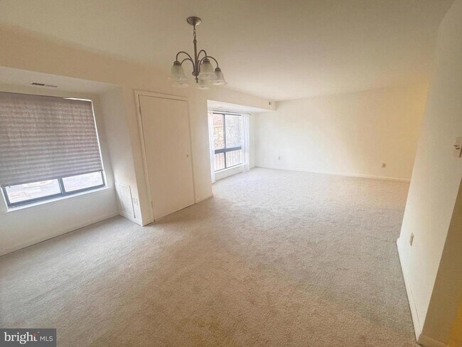 Foto del edificio - 8865 Roll Right Ct