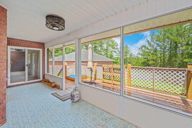 Building Photo - 618 Territory Ln