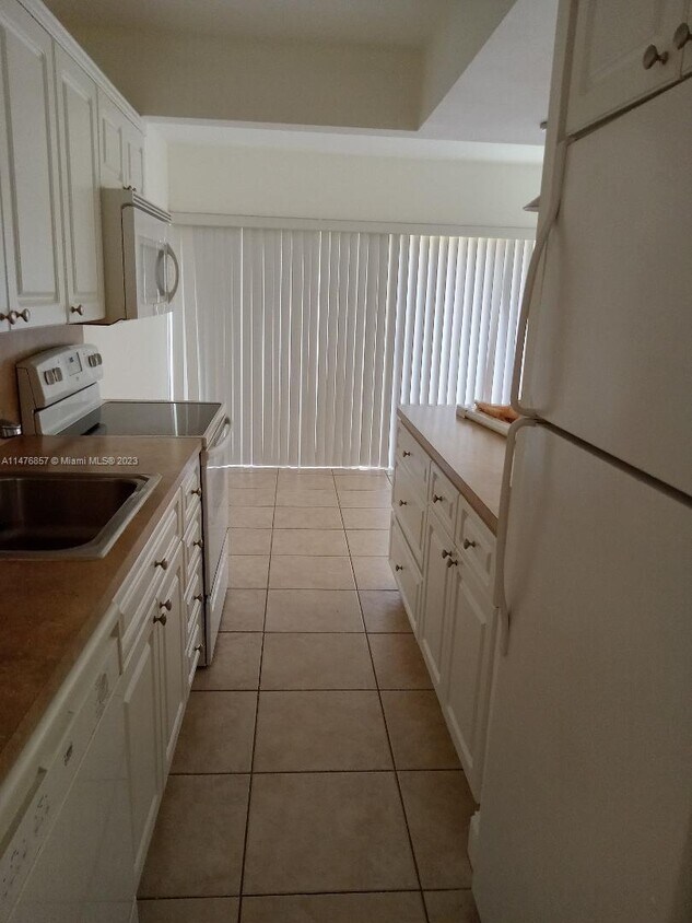 Primary Photo - 9390 W Flagler St