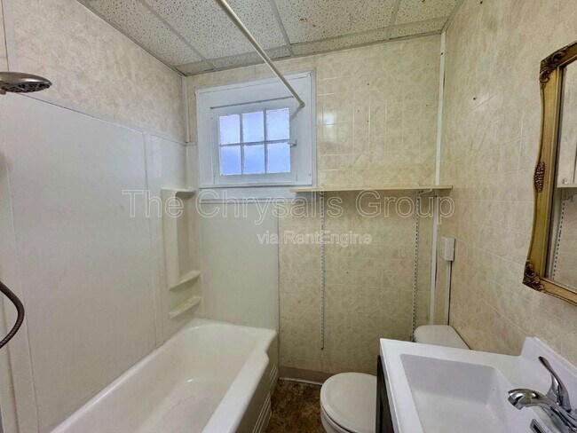 Foto del edificio - 725 Joliet St