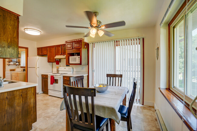 Photos are of mirror unit in the same building. Exact finishes may be different. - 42 Park Heights Court
