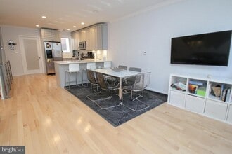 Building Photo - 703 S 17th St