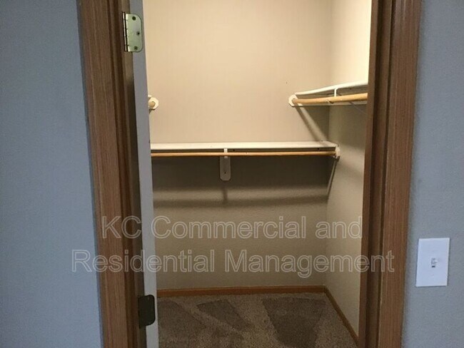 Foto del edificio - 18708-18710 E 13th Terrace Ct N