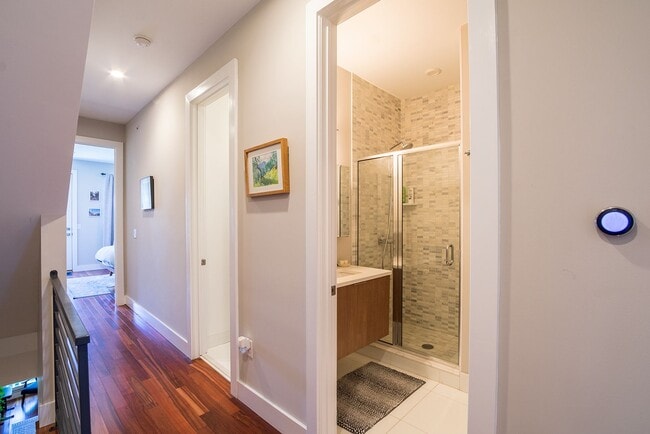 Building Photo - Two Bed Fishtown Townhouse