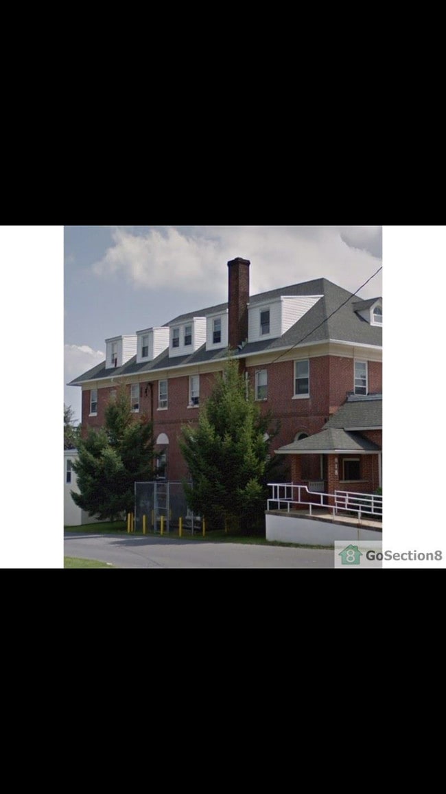 Building Photo - 818 S Broom St
