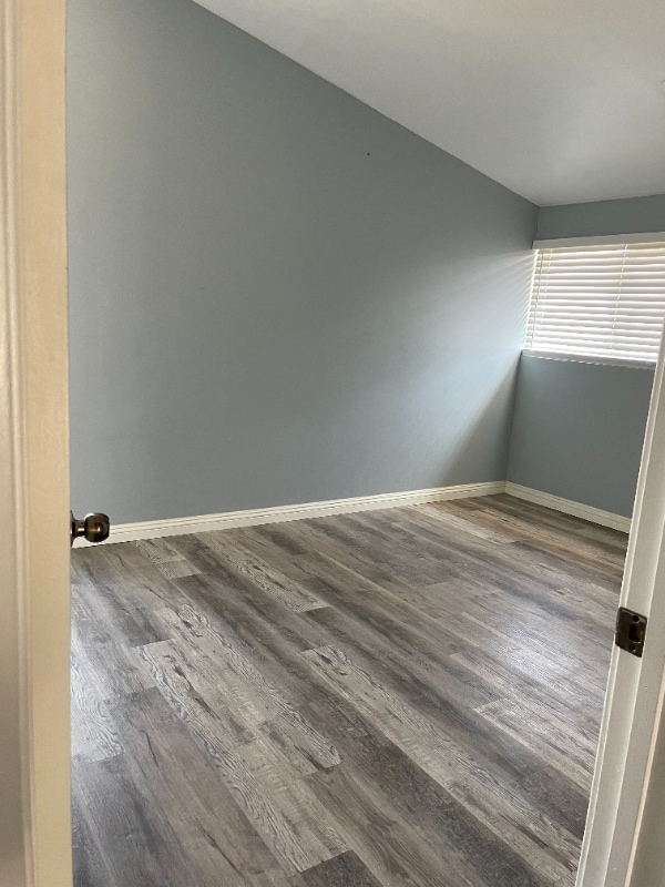 Building Photo - 510 W Woodcrest Ave