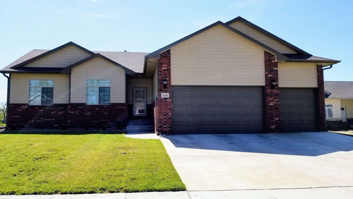 Foto principal - 2125 S Cranbrook St
