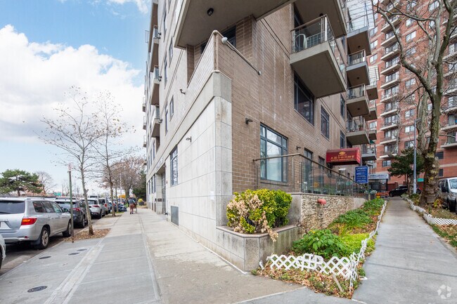 Foto del edificio - 132-29 Blossom Ave