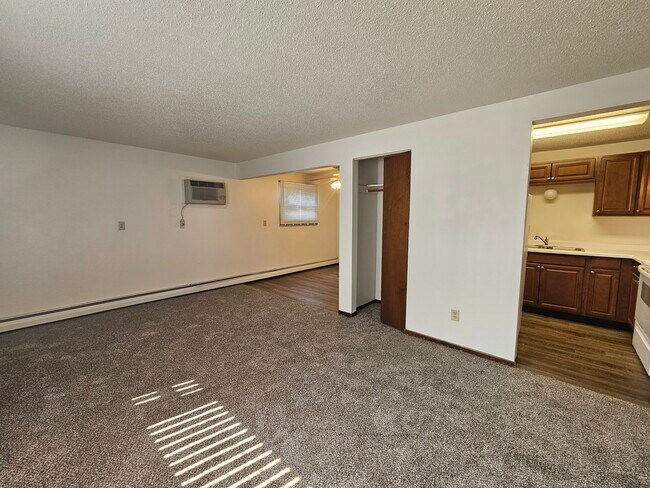 Building Photo - 632 2nd Ave E