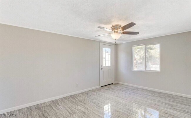 Building Photo - 1932 Hassett Ave