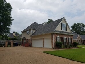 Building Photo - 408 Hidden Oaks Cir