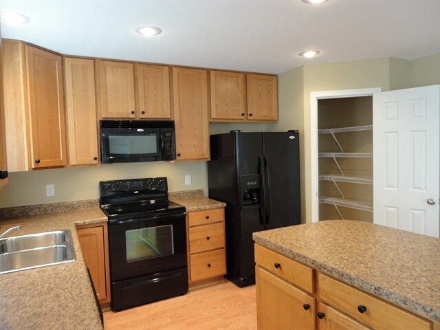 Building Photo - 6607 Thistle Grove