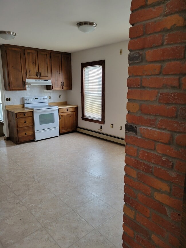 Building Photo - 25 Blucher St