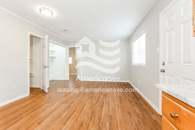Foto del edificio - 3520 Pinewood Loop