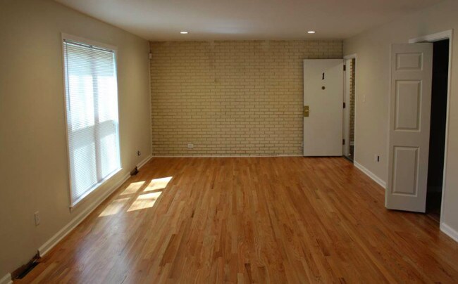 Building Photo - 525 N Osage St