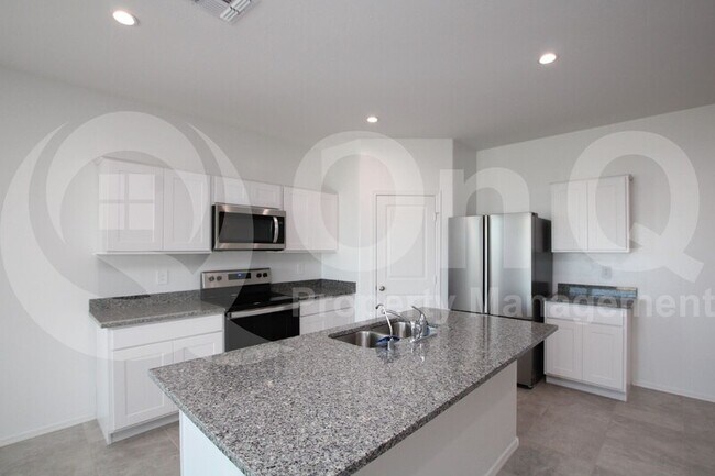 Building Photo - 1566 E Fletcher Dr