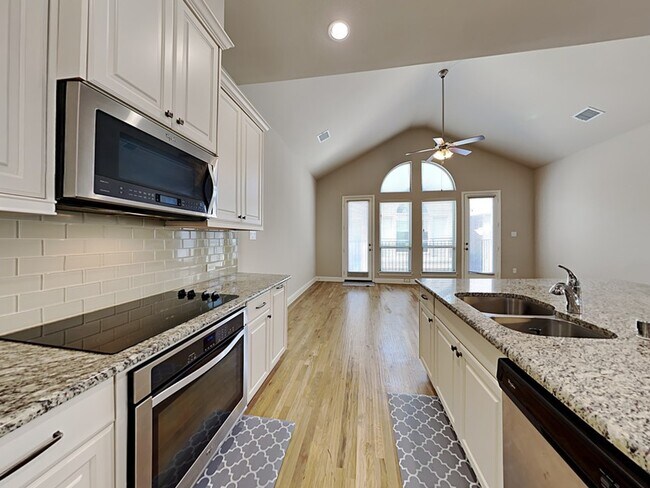 Building Photo - 922 Dartford Dr