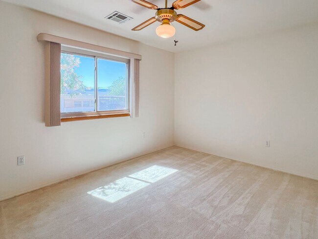 Building Photo - Spacious 3 Bedroom 2 Bath Home on Corner Lot
