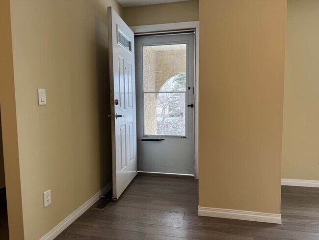 Building Photo - 80 Falsby Ct NE