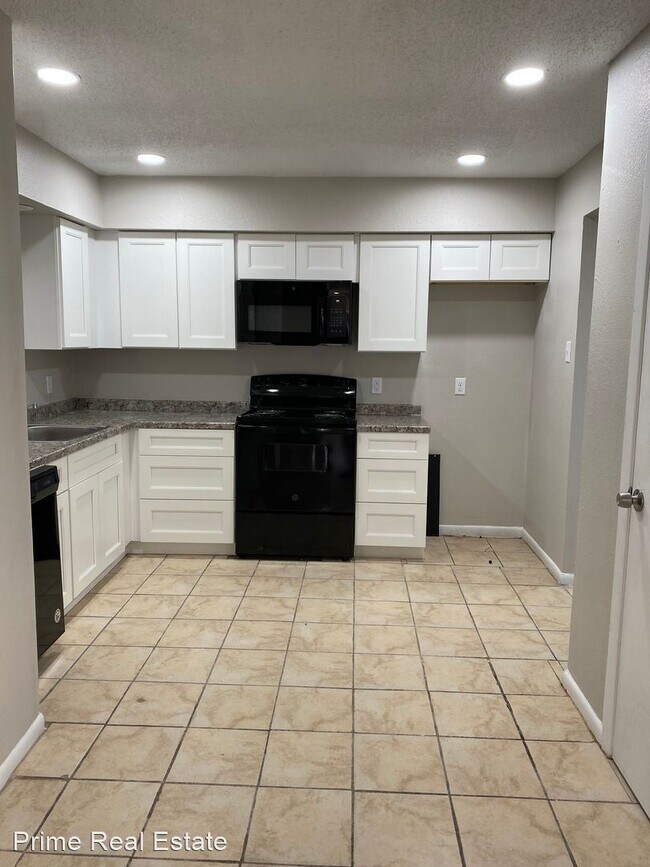 Building Photo - 2 br, 1.5 bath House - 53 S. Commons Way