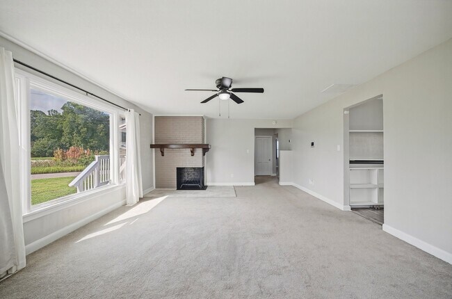 Building Photo - 3600 Mariner Ave