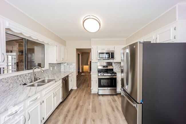 Building Photo - 4355 Valley Brook Ln SW