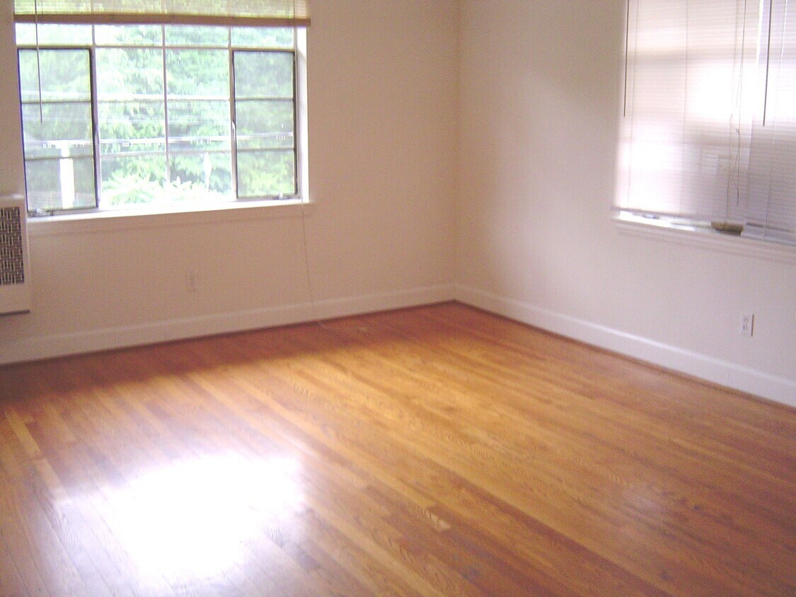 Living Room - 408 Airport Rd