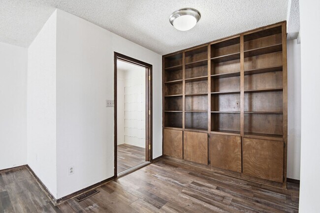 Foto del edificio - Newly Remodeled Duplex in Grove | Immediate Move In