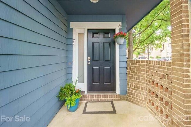 Foto del edificio - 423 W 8th St