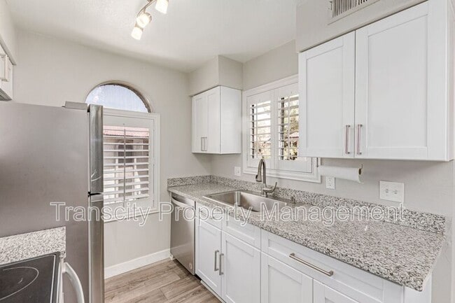 Building Photo - 10610 S 48th St