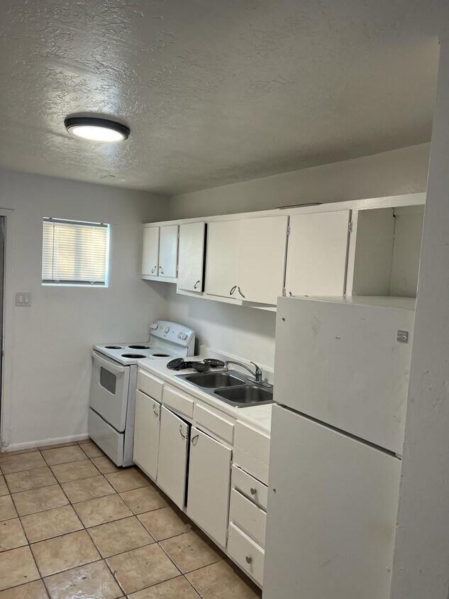 Primary Photo - 3425 Ross Ave SE