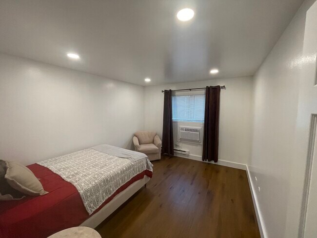 Building Photo - 514 Spruce Dr