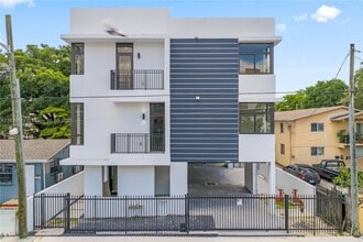 Building Photo - 526 SW 2nd St