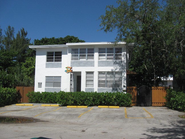 Building Photo - 7810 NE 10th Ct