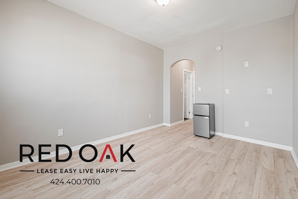 Foto principal - 2731 Beverly Blvd