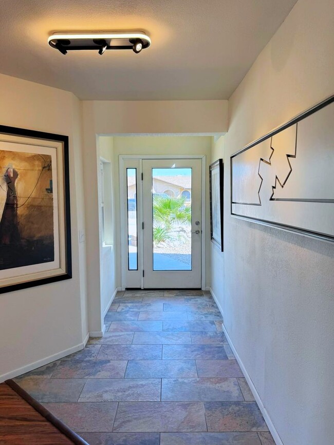 Foto del edificio - 3 BEDROOM HOME IN TIERRA MESA!