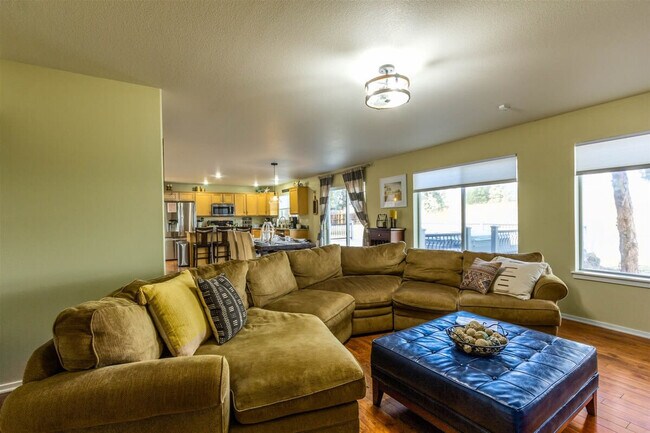 Foto del edificio - 63055 Yampa Way