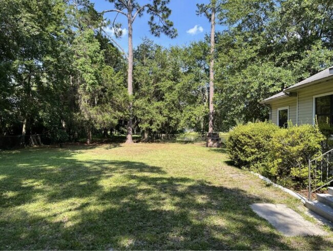Building Photo - 6211 Pernecia St