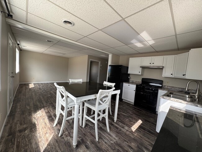 Building Photo - 2 bed house