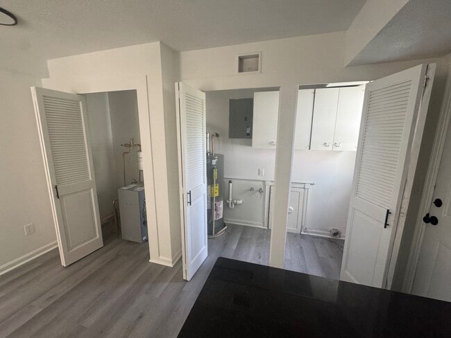 Building Photo - Spacious Two-Bedroom Unit in a Charming Property – Available Now!