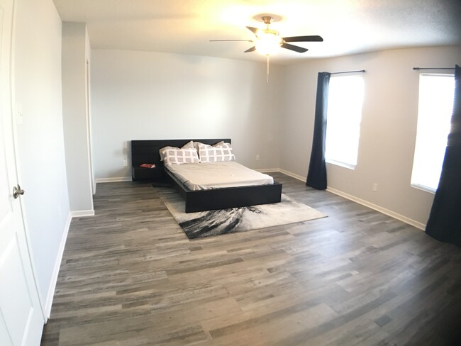 Building Photo - 908 Bentgrass Dr