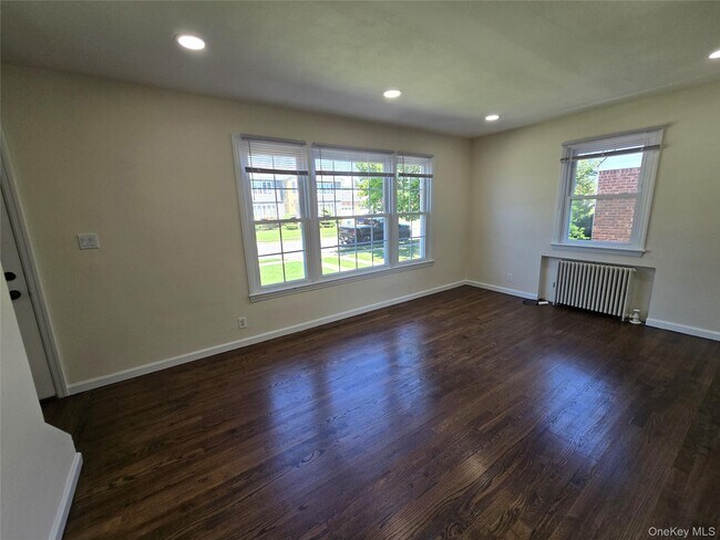 Foto del edificio - 754 Park Ln S