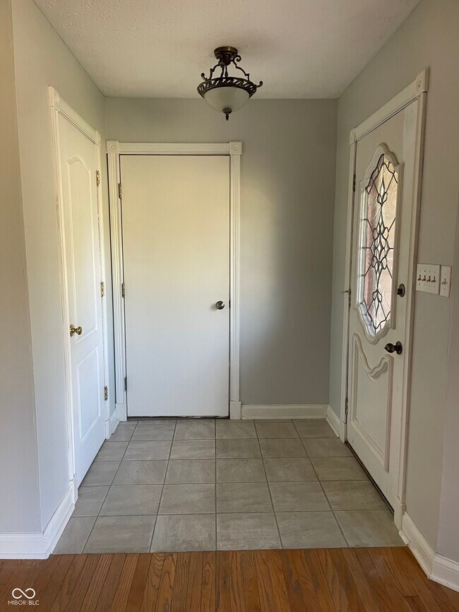 Foto del edificio - 975 Maple Grove Dr