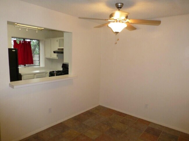 Foto del edificio - 1411 Gracy Farms Ln
