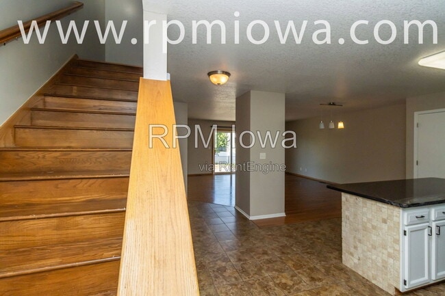 Building Photo - 770 SE Harper Dr